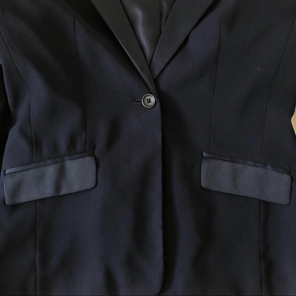 Banana republic navy blazer - Picture 5 of 7